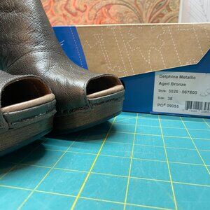 Dansko Delphina Aged Bronze Peep Toe ankle bootie size US 7.5/8 - EU 38